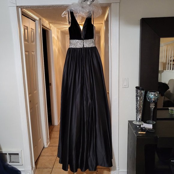 Jovani Satin Velvet Satin Gown Size 00 - Picture 8 of 10